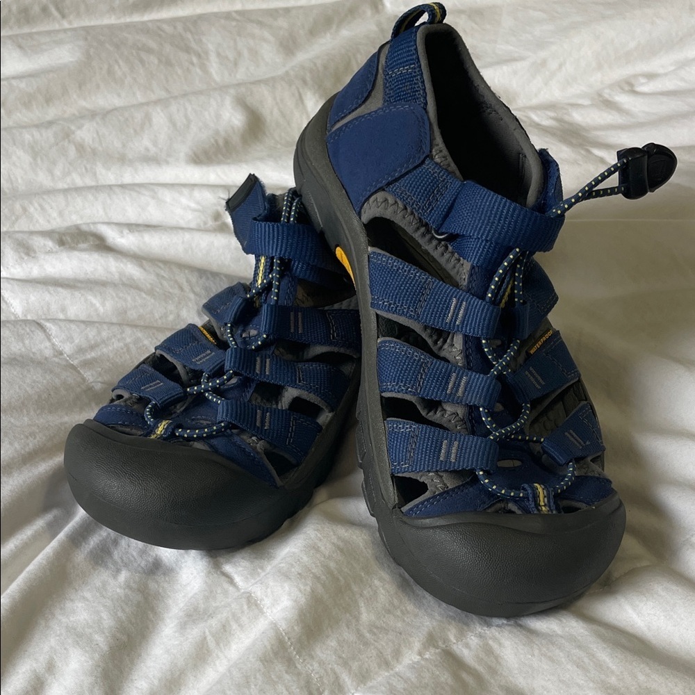 Keen | Newport H2 | Hybrid Sandal | Blue | Hike | Grip| Covered Toe | Size 6